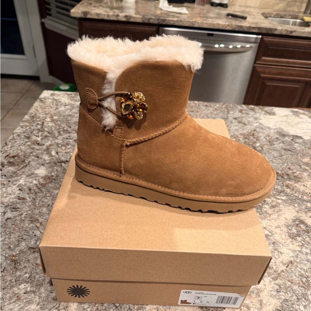 Brand new - UGG Chestnut Mini Bailey Button Gem Boots girls